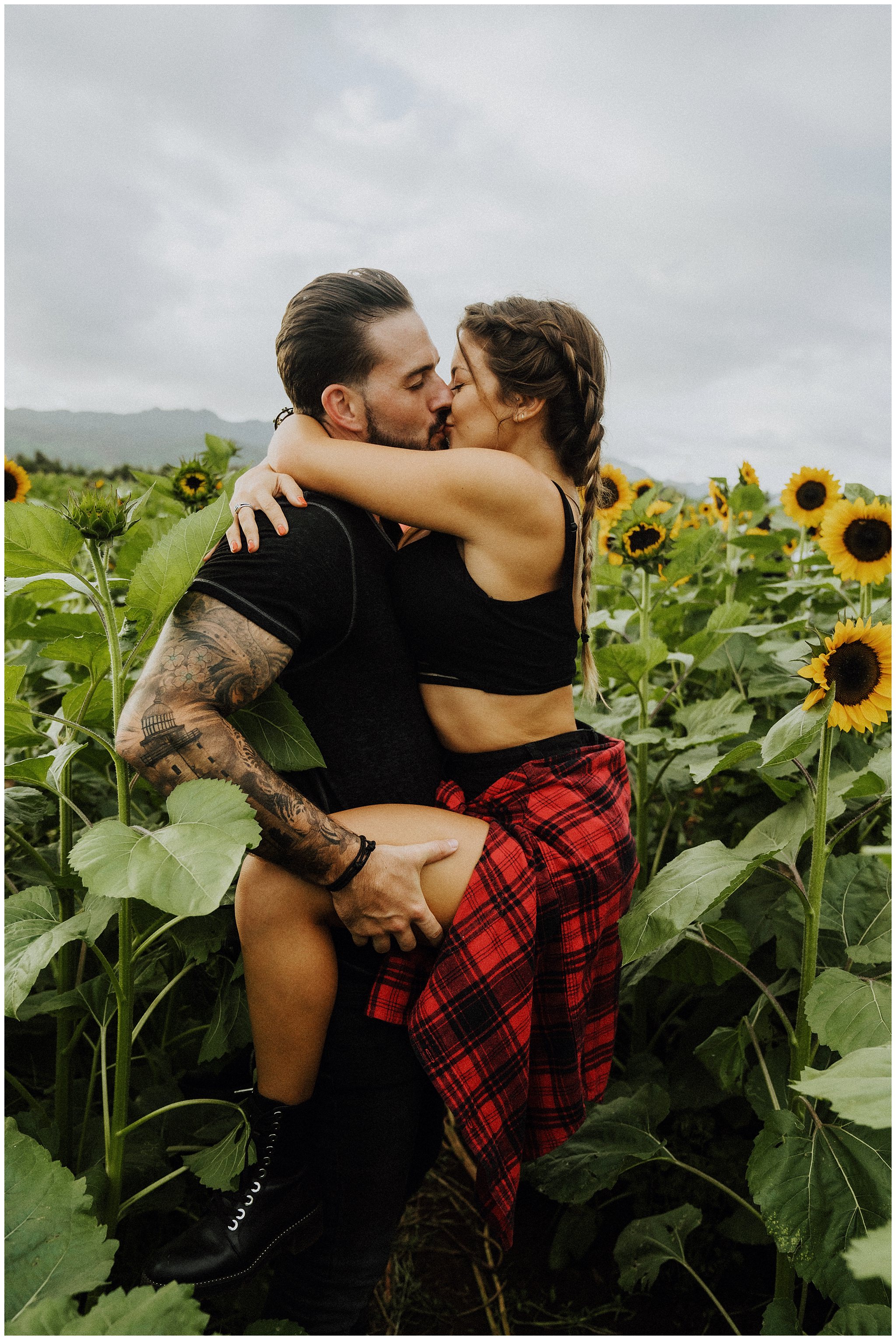 Oahu couple's photographer