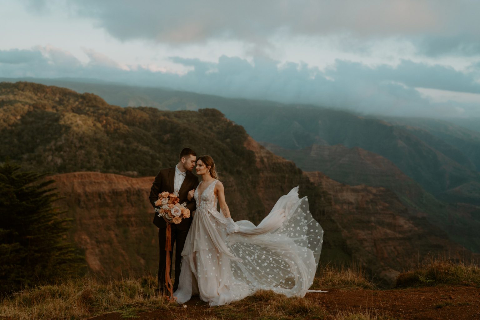 Best Elopement Dresses | Gorgeous Wedding Dresses for Eloping